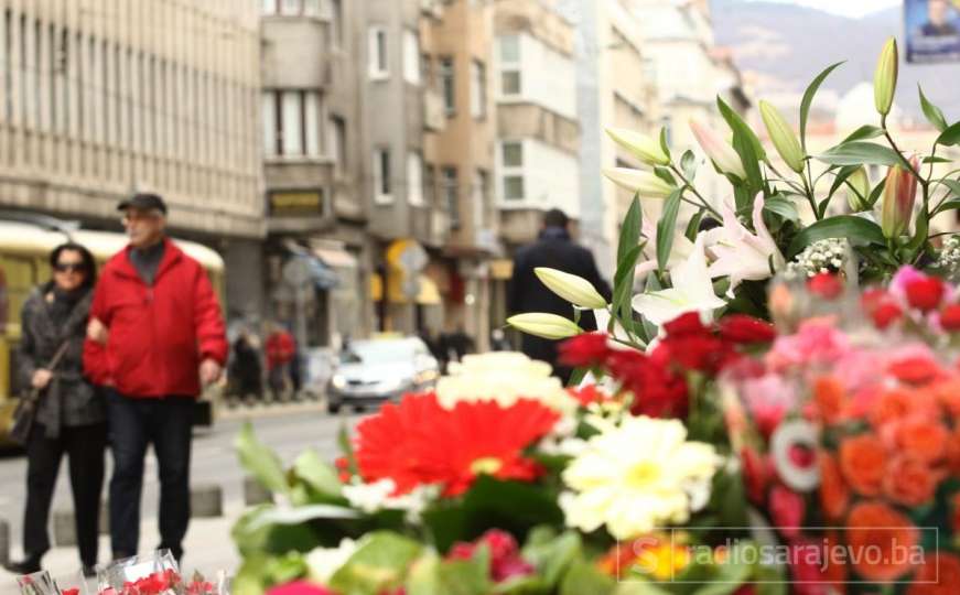 Uoči 8. marta: Procvjetalo Sarajevo, vesela atmosfera, nasmijana lica... 